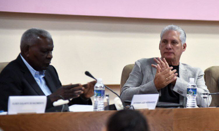 Asiste Díaz-Canel a sesión final del Congreso de Economistas y Contadores cubanos