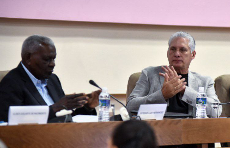 Asiste Díaz-Canel a sesión final del Congreso de Economistas y Contadores cubanos