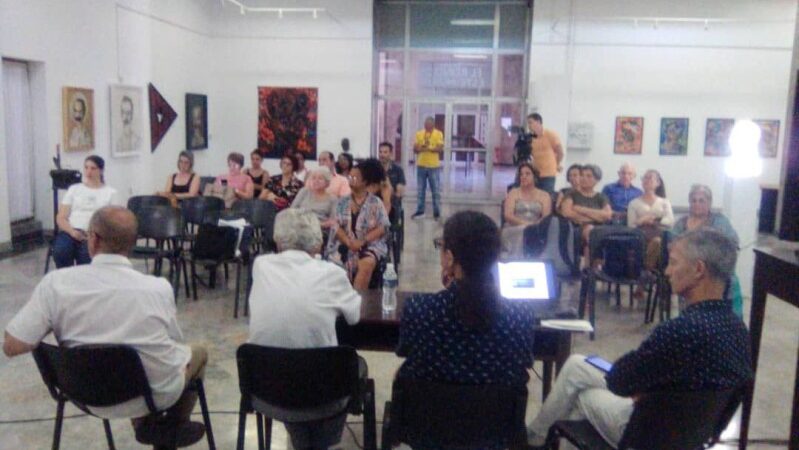 Evocan legado de Roberto Fernández Retamar