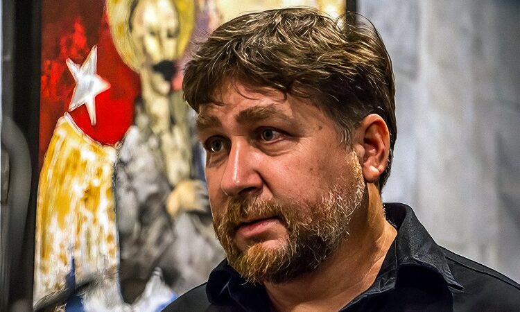 Escultor cubano Mario Fabelo Estrada gana el premio Telesur en tus manos