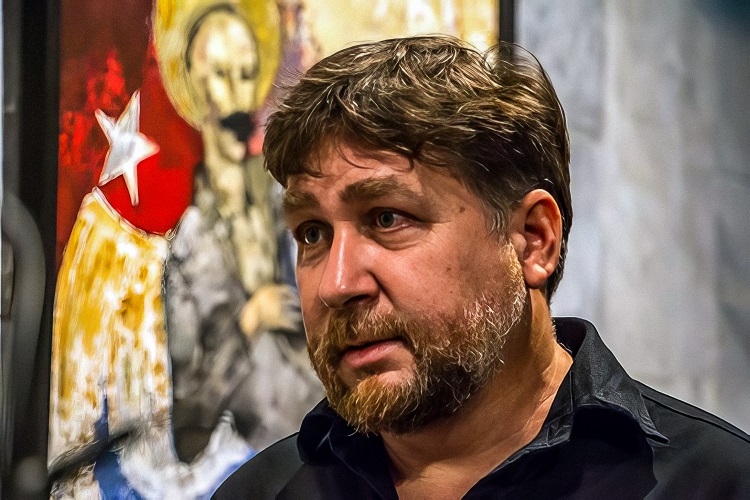 Escultor cubano Mario Fabelo Estrada gana el premio Telesur en tus manos