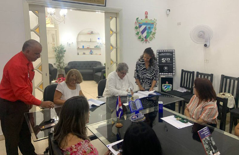 Consejo Electoral firma convenio en materia de comunicación