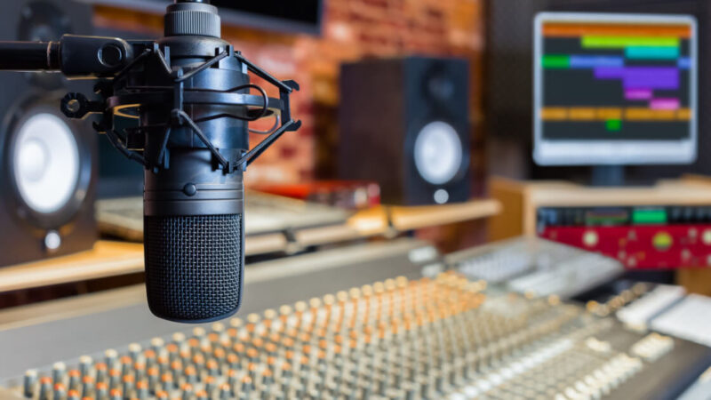 Hablemos Simplemente: un programa muy enciclopédico