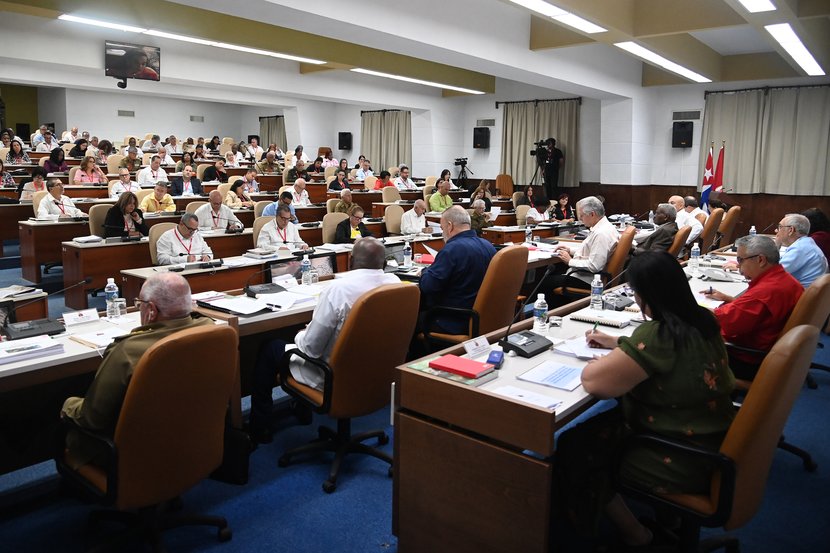 Partido Comunista de Cuba analiza temas medulares de la sociedad
