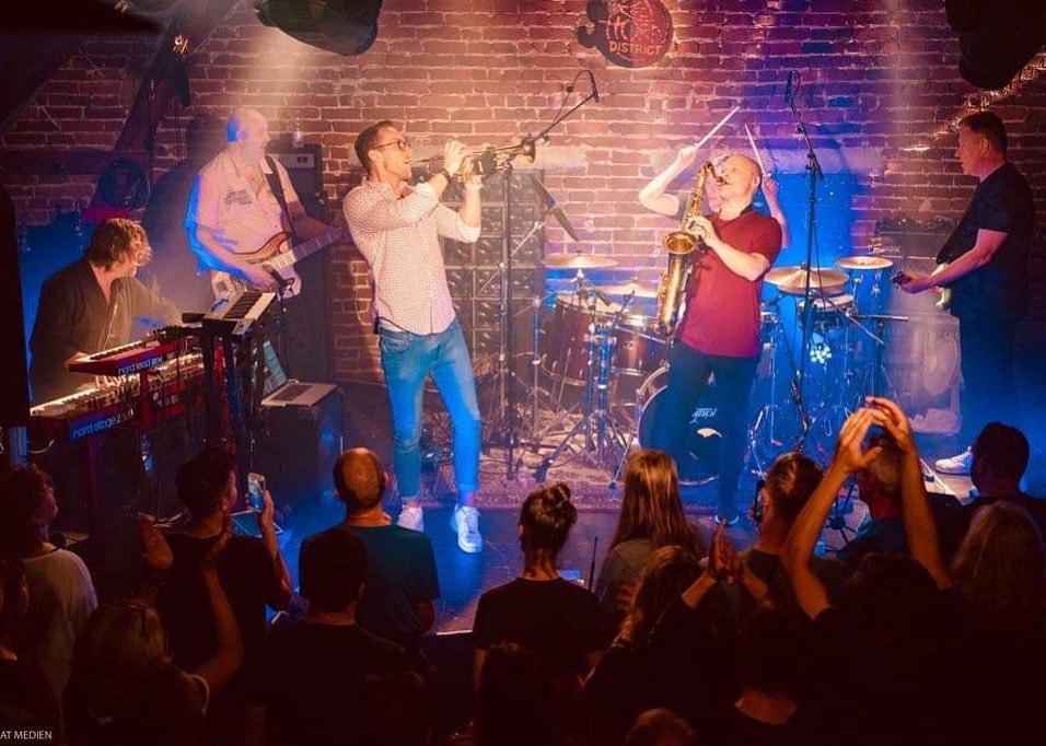 Media hora con su intérprete, la banda de jazz-fusión Mezzoforte