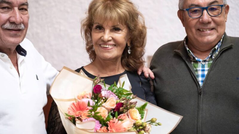 Recibió Mirtha Ibarra el Drago Milenario, símbolo de la ciudad de Icod de los Vinos (+Fotos)