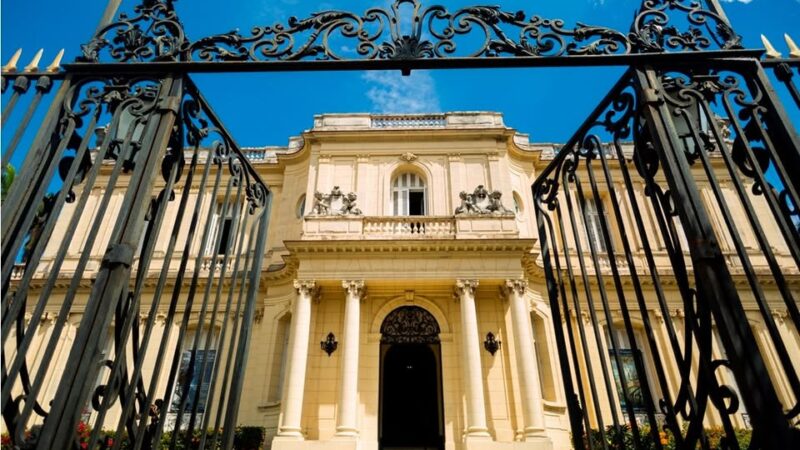 Museo Nacional de Artes Decorativas de Cuba: Una joya en El Vedado