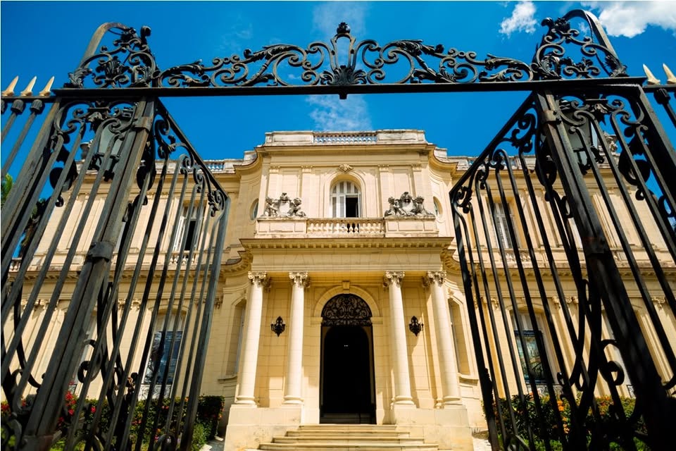 Museo Nacional de Artes Decorativas de Cuba: Una joya en El Vedado