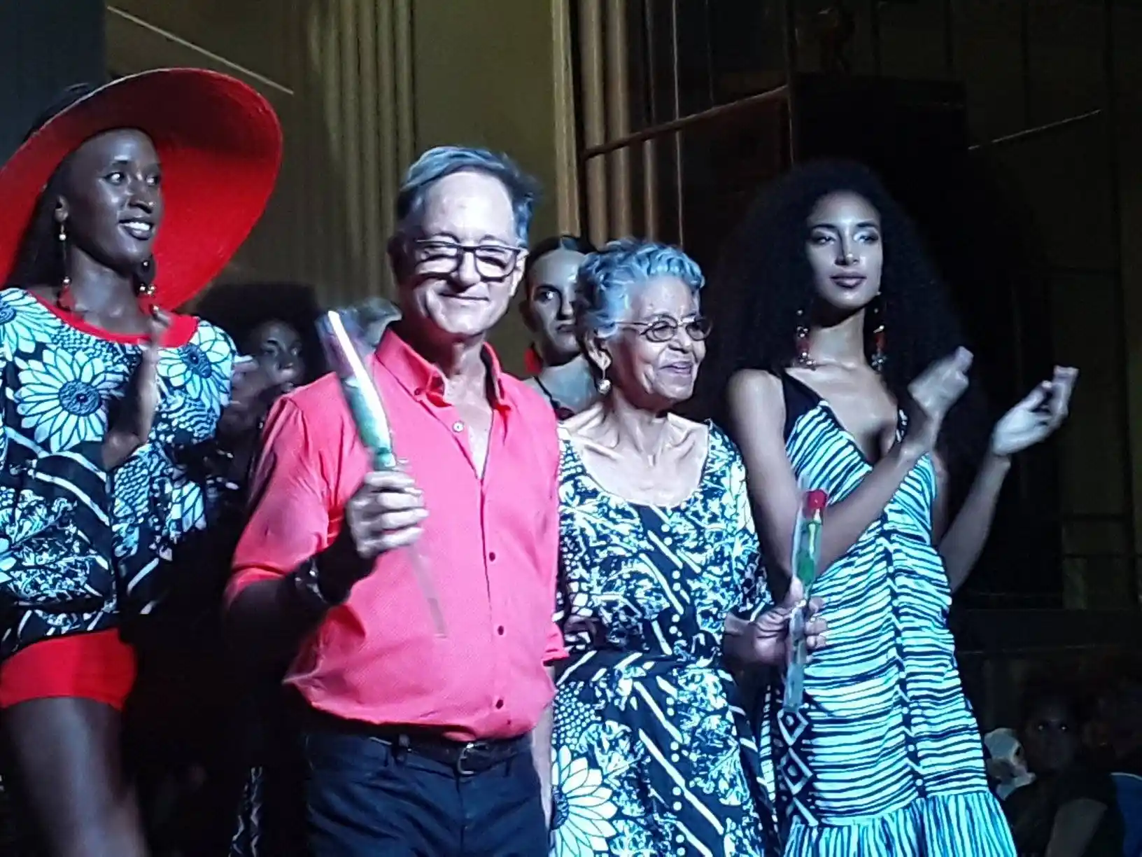 Diseñador cubano Oscar de la Portilla deslumbra sobre la pasarela