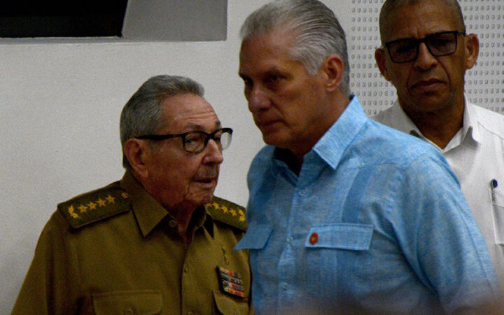 Acompañan Raúl y Díaz-Canel sesión plenaria del Parlamento cubano