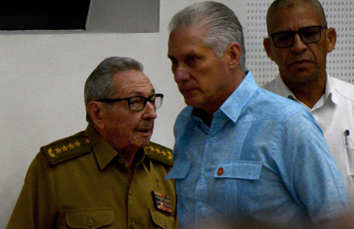 Acompañan Raúl y Díaz-Canel sesión plenaria del Parlamento cubano