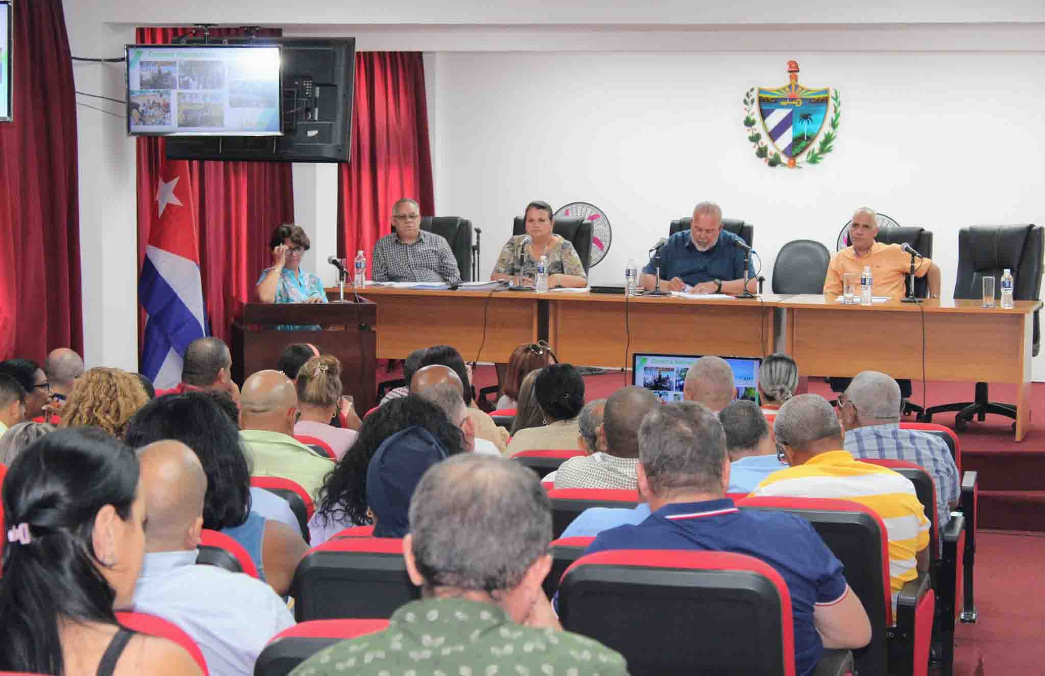 Evalúa Consejo del Gobierno de La Habana nuevo curso escolar, acciones del verano y servicios básicos