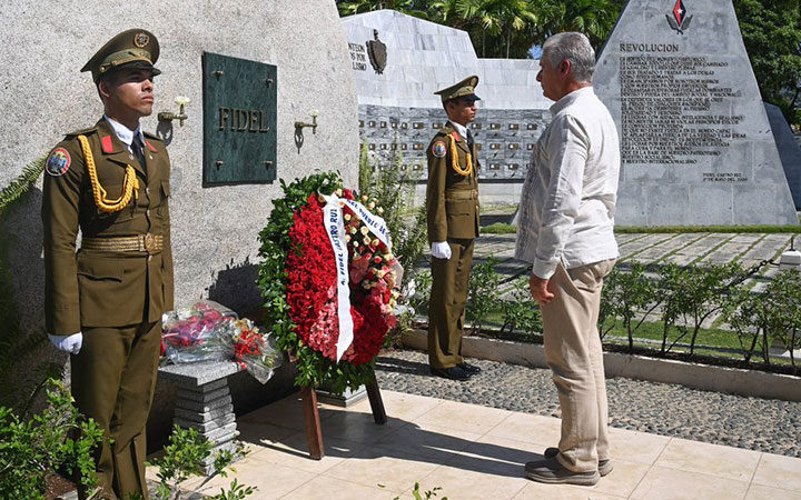 Homenaje de Díaz-Canel a Fidel en Santa Ifigenia