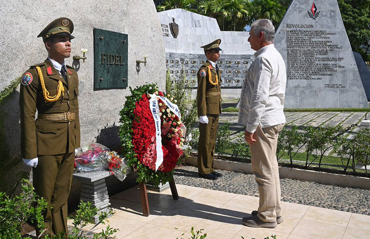 Homenaje de Díaz-Canel a Fidel en Santa Ifigenia