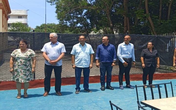 Asiste Díaz-Canel a la apertura del punto gastronómico El Rampeño