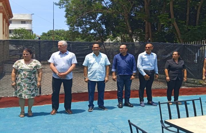 Asiste Díaz-Canel a la apertura del punto gastronómico El Rampeño