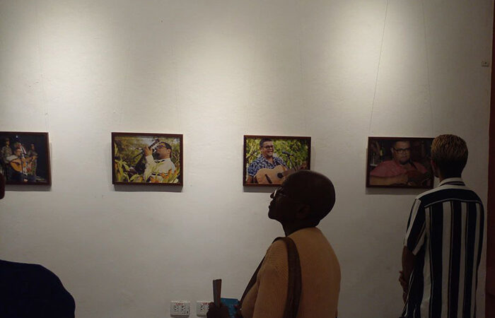 Dedican exposición fotográfica en Guantánamo a los trovadores Eduardo Sosa y Marta Valdés