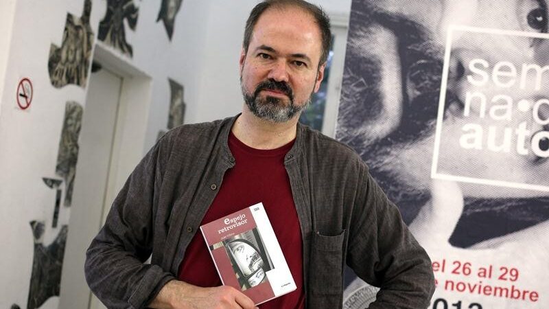 Lecturas de verano con el título Espejo retrovisor del mexicano Juan Villoro