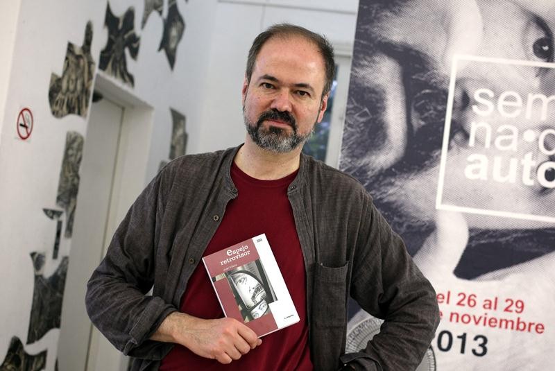 Lecturas de verano con el título Espejo retrovisor del mexicano Juan Villoro