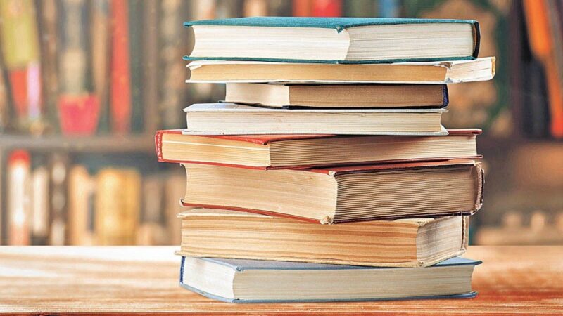 Cuba dona libros a bibliotecas de Bolivia
