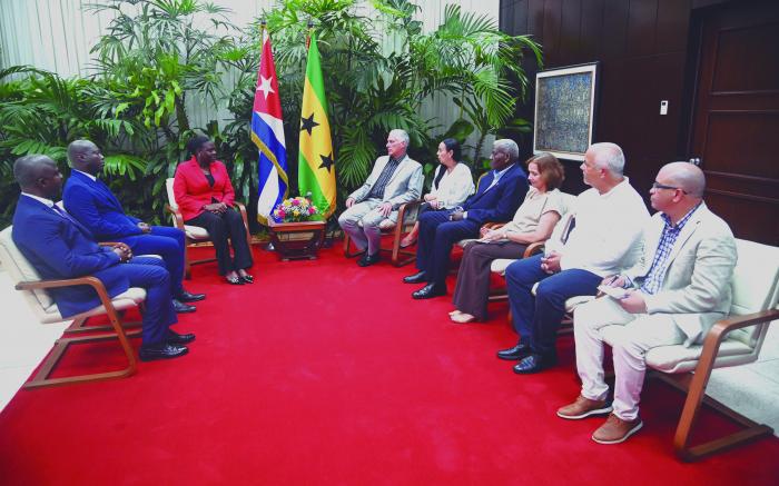 Recibió Presidente cubano a líder de Parlamento de Santo Tomé y Príncipe