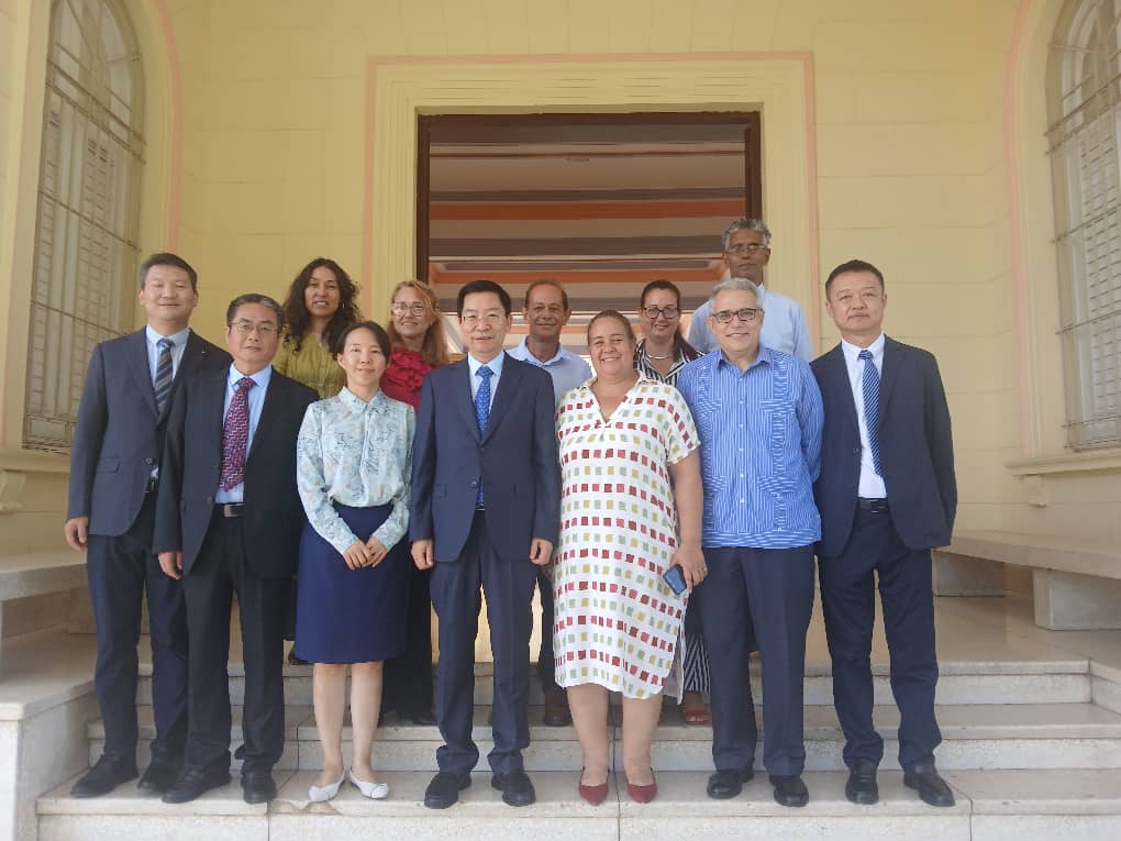 Delegación de Universidad de Medicina Tradicional China visita Ciencias Médicas de La Habana
