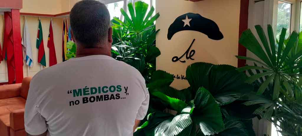 Homenaje en Cuba en el XX aniversario del contingente médico Henry Reeve