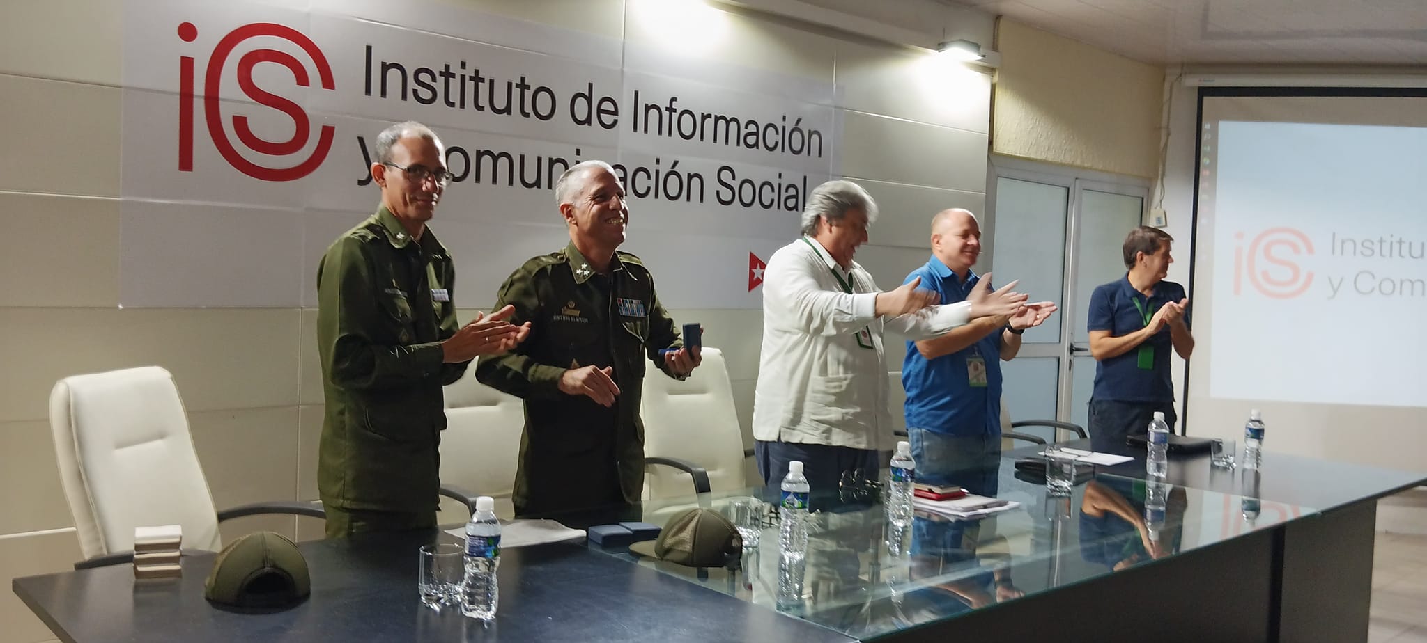Sello aniversario 50 del Movimiento de Artistas Aficionados del Minint para al Instituto de Información y Comunicación Social
