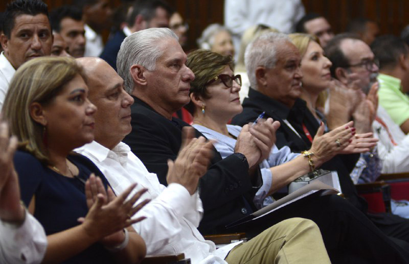 Asiste presidente cubano a conferencia de Ignacio Ramonet