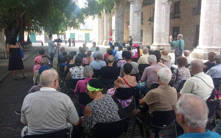Homenaje al Dr. Eduardo Torres Cuevas en el Sábado del Libro