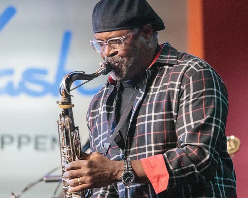 Media hora con su intérprete, el saxofonista Everette Harp