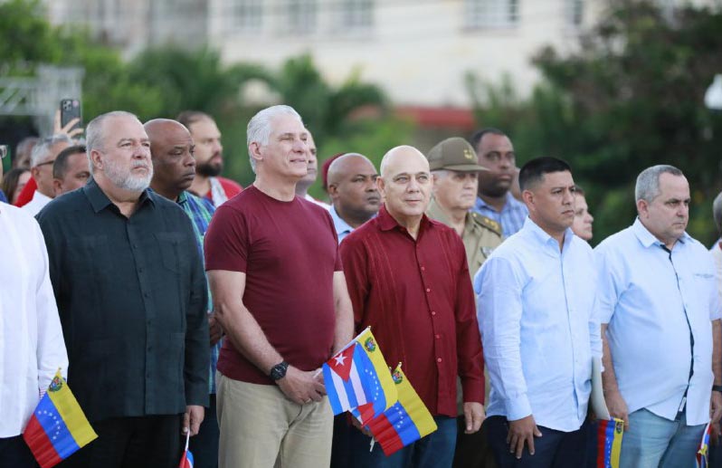 Encabeza Presidente cubano acto de solidaridad con Venezuela