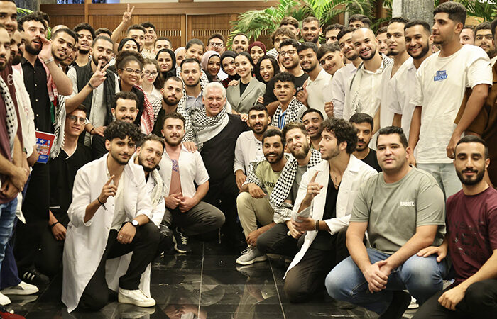 Intercambia Díaz-Canel con jóvenes palestinos que estudian en Cuba