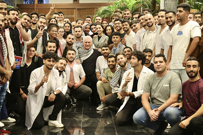 Intercambia Díaz-Canel con jóvenes palestinos que estudian en Cuba