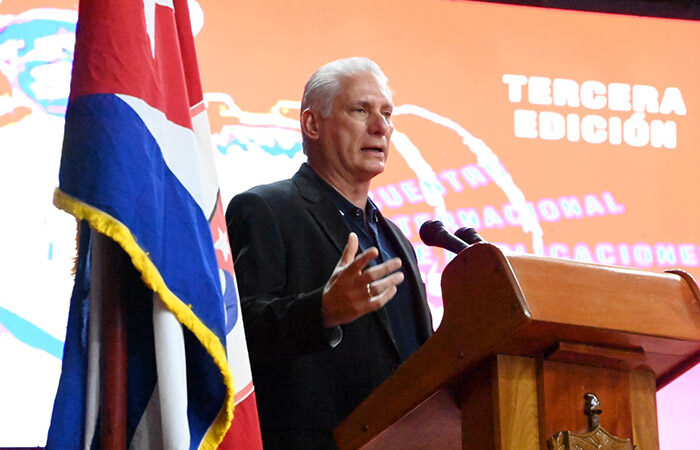 Insta Presidente cubano a resistencia mediática por la verdad