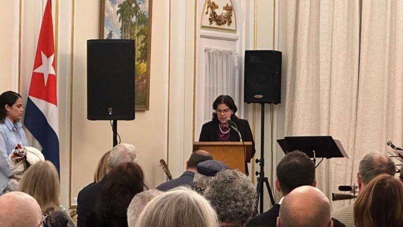 Celebran en la Embajada de Cuba en Estados Unidos el Día de la Cultura Cubana.