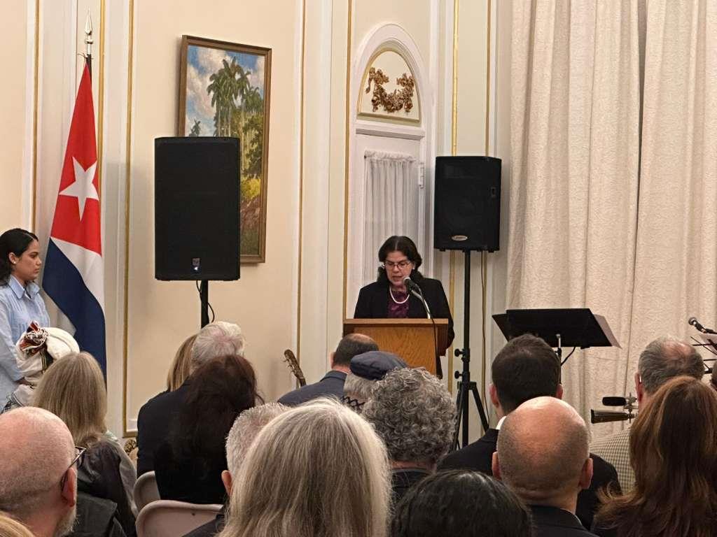 Celebran en la Embajada de Cuba en Estados Unidos el Día de la Cultura Cubana.
