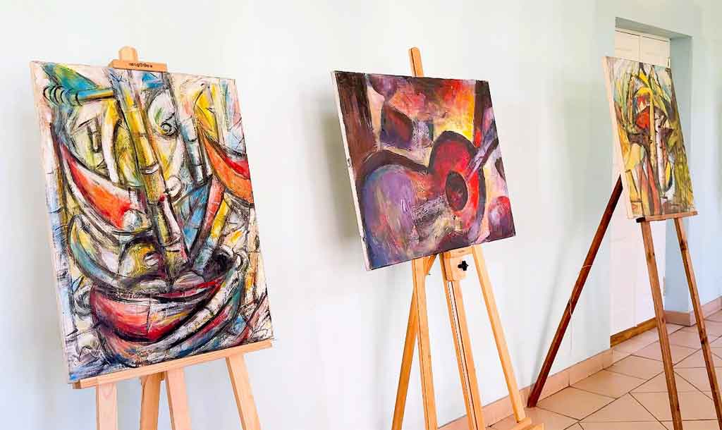 Exhiben en San Petersburgo obras del pintor cubano Omar Godínez