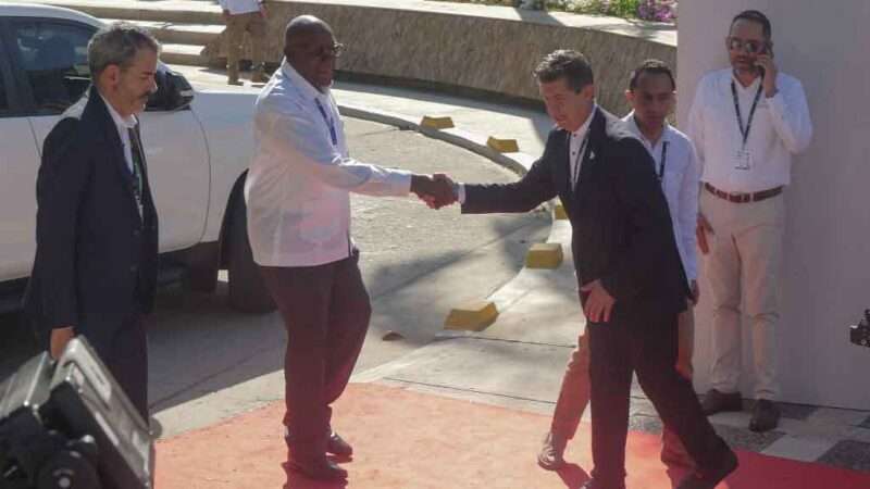 Vicepresidente de Cuba arribó a sede de Cumbre Celac-UE