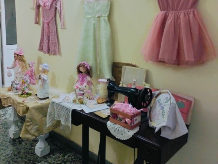 Exposición Ecos del pasado, homenaje desde la artesanía a Radio Enciclopedia (+Fotos)