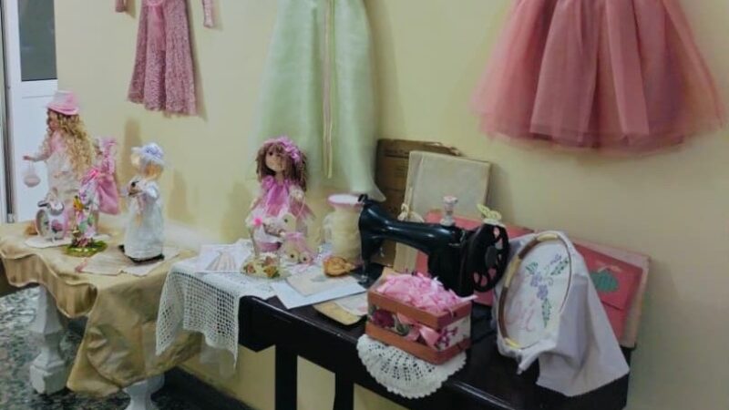 Exposición Ecos del pasado, homenaje desde la artesanía a Radio Enciclopedia (+Fotos)