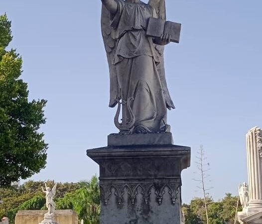 Peregrinación en la Necrópolis Colón con motivo del Día de los Músicos