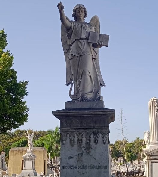 Peregrinación en la Necrópolis Colón con motivo del Día de los Músicos