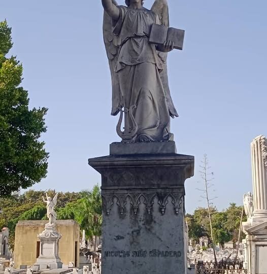 Peregrinación en la Necrópolis Colón, con motivo del Día de los Músicos