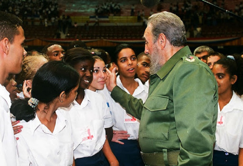 Fidel y los jóvenes