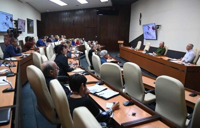 Insta Presidente cubano a Enfrentar esta epidemia como mismo se hizo con la COVID-19