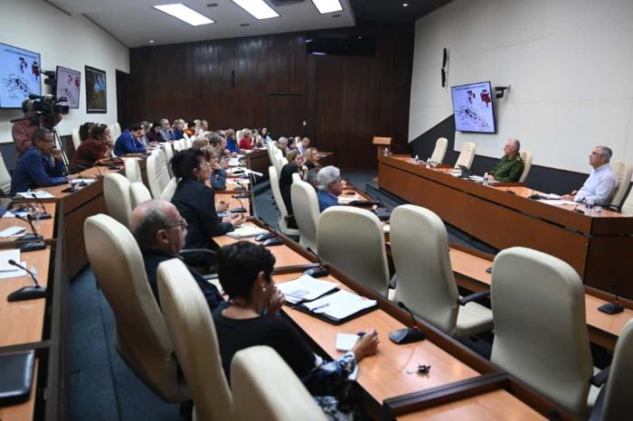 Insta Presidente cubano a Enfrentar esta epidemia como mismo se hizo con la COVID-19