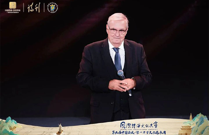 Disntinguen en China al pianista cubano José María Vitier