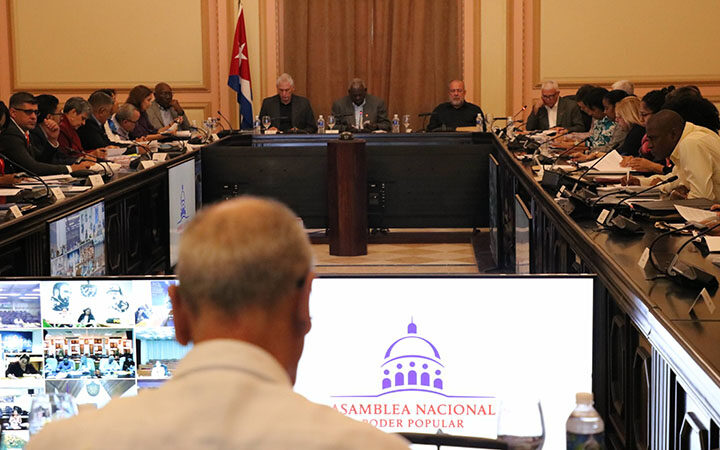 Sesionan de manera virtual comisiones del Parlamento cubano