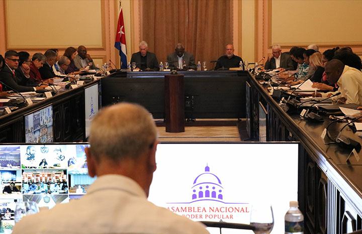 Sesionan de manera virtual comisiones del Parlamento cubano